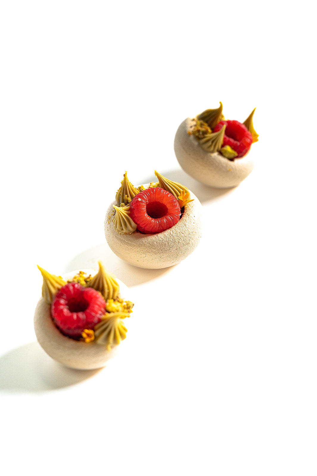 Mini Pavlova Pistachio & Raspberry