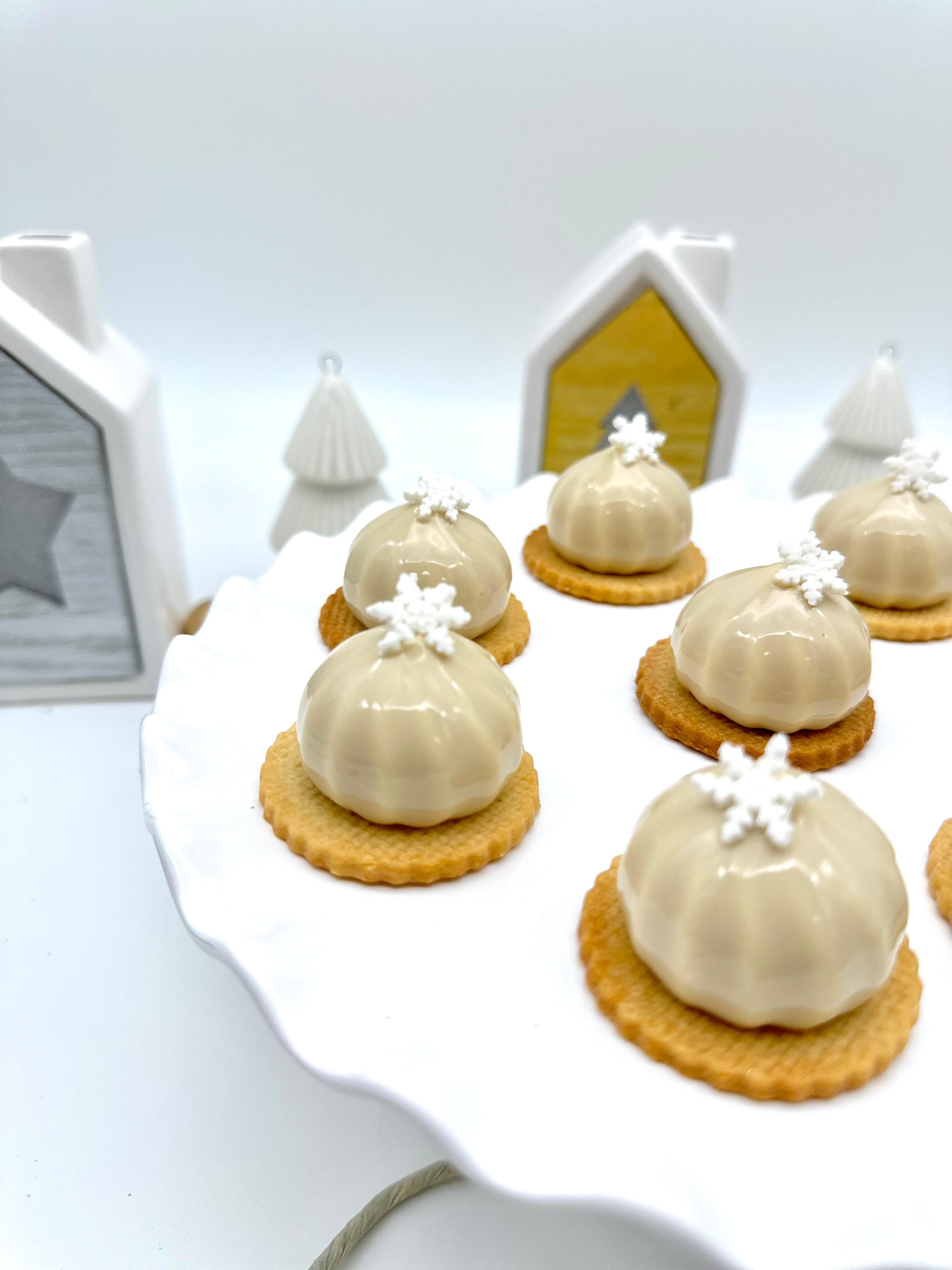 Xmas Petit Gateaux Crown